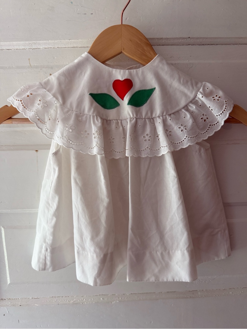 Vintage Funtasia Too White Eyelet Top with Red Heart & Green Leaves